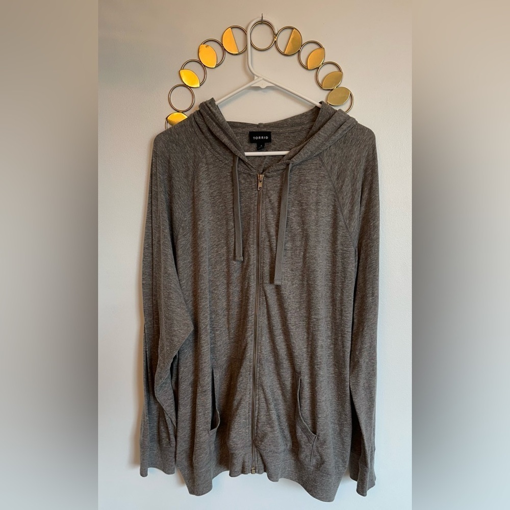 SOLD- Torrid Womens Zip Up Hoodie Size 4 Plus Size Solid Grey Design Hood Full - Picture 1 of 6